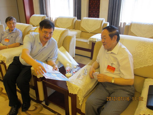 全国人大常委会副委员长蒋树声关心瑞之路眼镜公司发展
